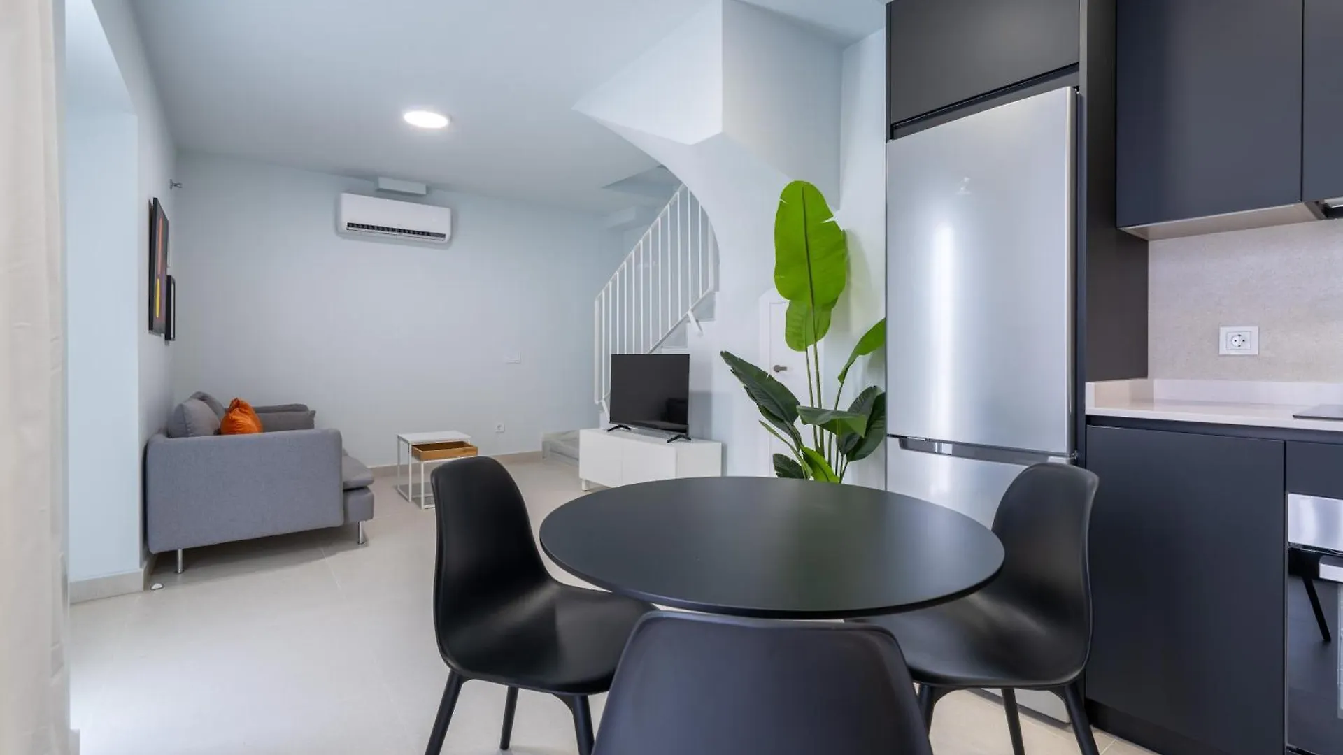 アパート Moott Homes Suites Arco De Braulio Duplex 6 アルメリア