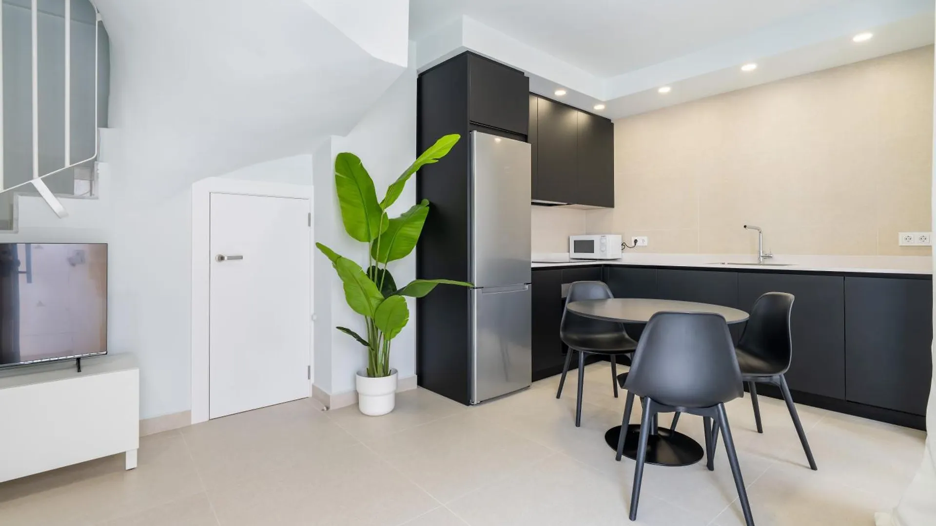 Moott Homes Suites Arco De Braulio Duplex 6 アルメリア アパート